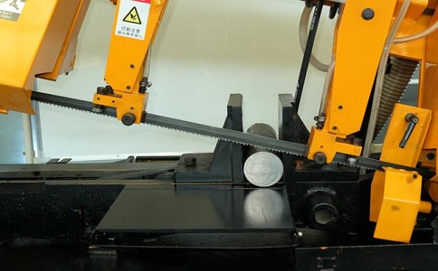 盐边数控带锯床自动送料精度会出现偏差吗？