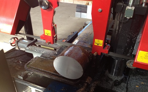 盐边卧式带锯床加工时出现明显振荡如何排查？